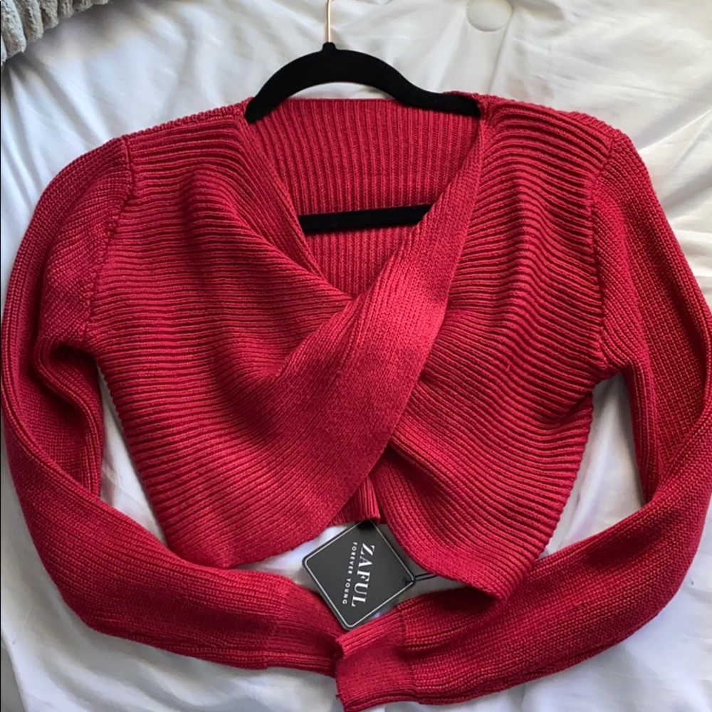 Cropped knit top.